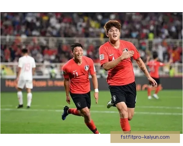 金玟哉与帕梅卡诺搭档表现稳健，帮助球队防线加强